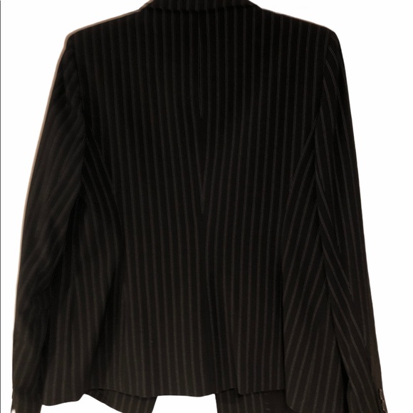 Moda Int’l skirt suit - Picture 4 of 6